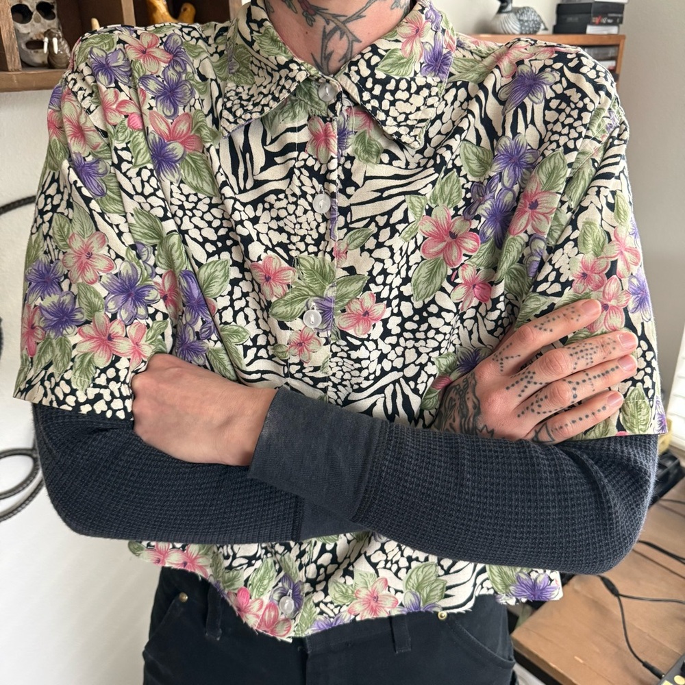 Vintage 80s Cropped Floral Animal AOP Short Sleeve Button Down ~ Size Large - Picture 7 of 9
